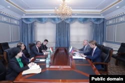 Тажикстандын Тышкы иштер министрлигиндеги жолугушуу.