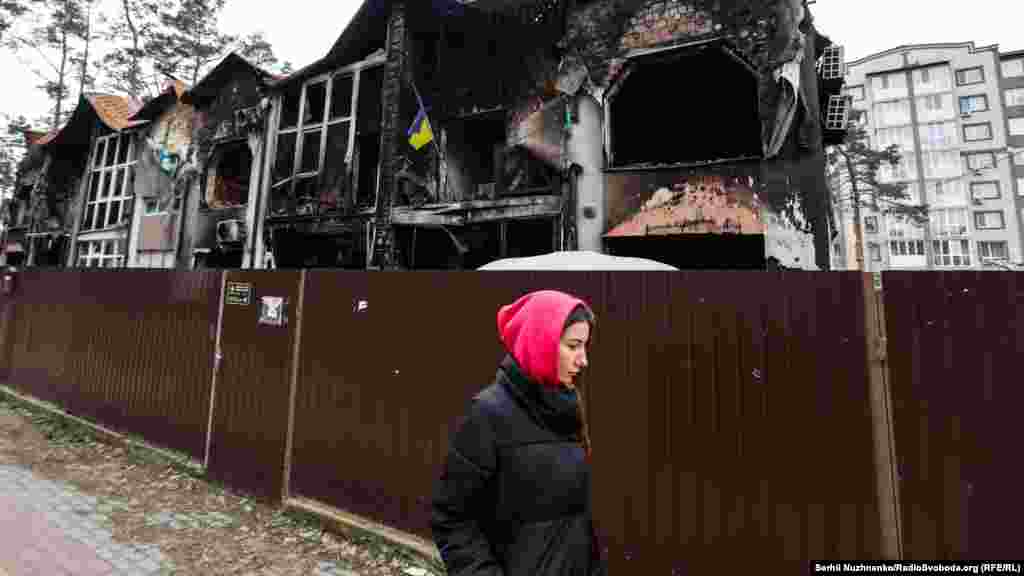 Президент Украины Владимир Зеленский заявил, что восстановлением Украины, &laquo;крупнейшим экономическим проектом в современной Европе&raquo;, должна заняться Россия. Зеленский добавил, что Кремлю нужно &laquo;выучить слова &quot;репарации&quot; и &quot;контрибуции&quot;&raquo;. Всемирный банк оценивает стоимость восстановления Украины в 411 миллиардов долларов