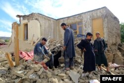 بسیاری از آسیب دیده گان سیلاب ها ها در افغانستان می گویند که کمک دریافت نکرده اند