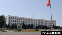 Ош шаарынын мэриясы. Иллюстрациялык сүрөт.