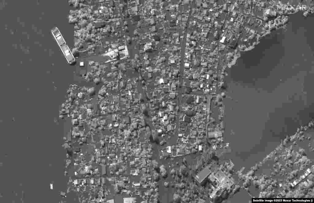 A May 15 image captures homes along the Dnieper River near Kherson followed by the aftermath of flooding on June 6 due to the breach of the Nova Kakhovka dam.