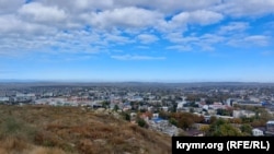 За повідомленням, близько полудня пролунало кілька гучних звуків, схожих на вибухи. Пролунали вони один за одним, близько трьох-чотирьох разів