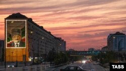 Одна из центральных улиц Грозного 