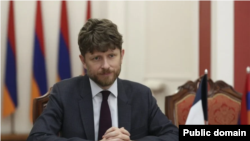 Հայաստանում Ֆրանսիայի դեսպան Օլիվիե Դըկոտինյին, արխիվ 