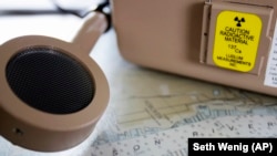 Прилад для виявлення радіації під час навчань з перехоплення радіоактивних «брудних бомб» у водних шляхах поблизу Нью-Йорка, США, 7 квітня 2011 рок