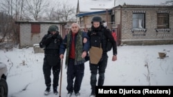 Евакуація чоловіка зі сходу України 