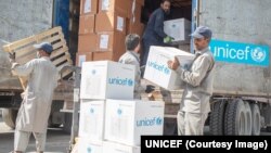 تصویر از جریان انتقال کمک های یونیسف به غرب افغانستان 