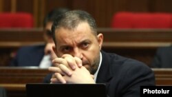 Վահան Քերոբյանը էկոնոմիկայի նախարարի պաշտոնում, արխիվ