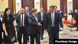 Глава кабмина КР Акылбек Жапаров на кыргызско-китайском бизнес-форуме в Синьцзян-Уйгурском автономном районе (СУАР) Китая, 19 августа 2023 г.