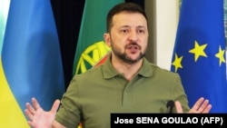 Президенти України та Індонезії Володимир Зеленський і Прабово Субіанто зустрілися на полях саміту в Сінгапурі