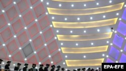 برخی دانشجویان، استادان و فعالان آموزشی نگران‌اند که تغییرات جدید در نصاب تحصیلی پوهنتون‌ها توسط حکومت طالبان بدون مشورت با آنان ایجاد شده است.