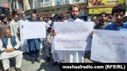 Кабалдагы жарылуудан кийин нааразылыкка чыккандар.