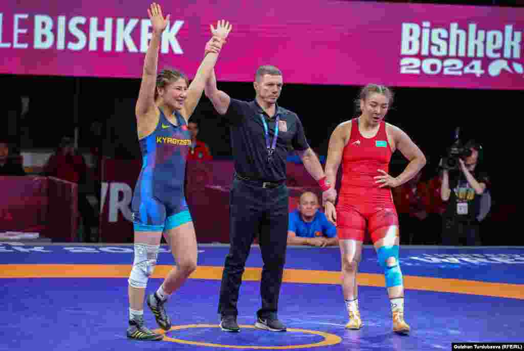 Күрөш боюнча Азия чемпионаты 16-апрелге чейин уланат. 15-апрелде грек-рим күрөшүнөн мелдештер өтөт. Мында балбан Акжол Махмудов баштаган беш балбан килемге чыгат.&nbsp;