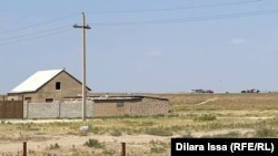 Байтогай айылындагы фермердин үйү.