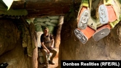 Окрім артилерії, дронів і різноманітного озброєння, російські військові скидають на українські позиції гранати зі сльозогінним газом – подекуди після цього намагаються штурмувати