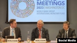 Министрлер кабинетинин төрагасы Акылбек Жапаров жана Дүйнөлүк банктын өкүлдөрү. 