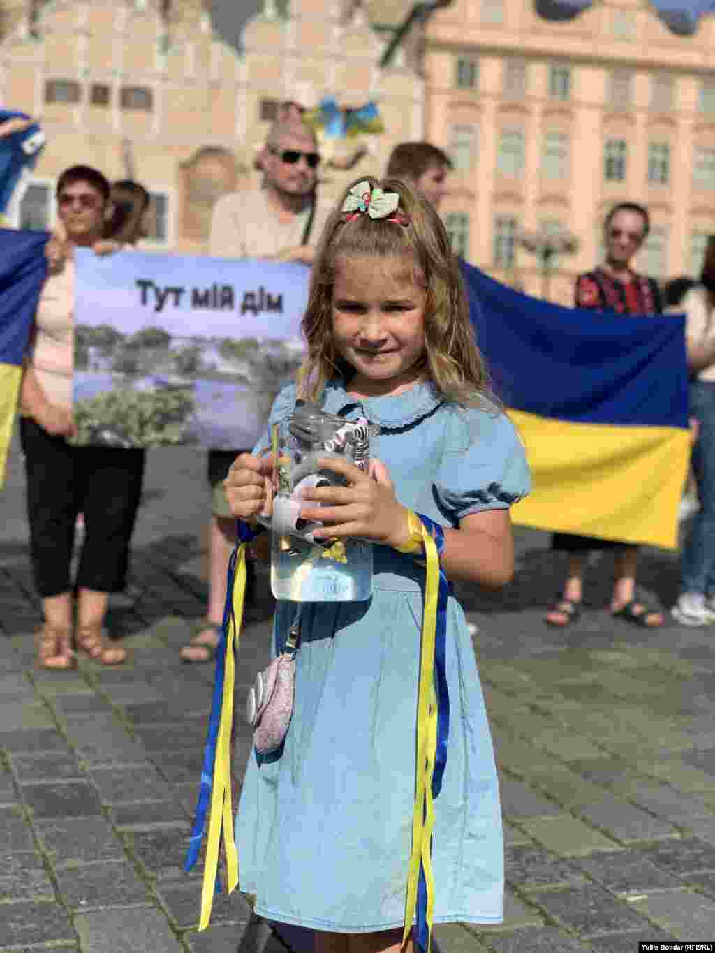 До &laquo;вільного мікрофону&raquo; долучалися і найменші учасники та учасниці акції, які дякували ЗСУ