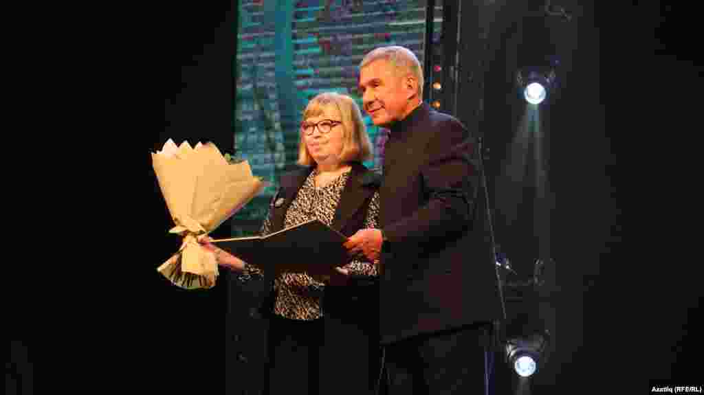 Тукай бүләге рәссам&nbsp;Наилә Кумысникова да бирелде.