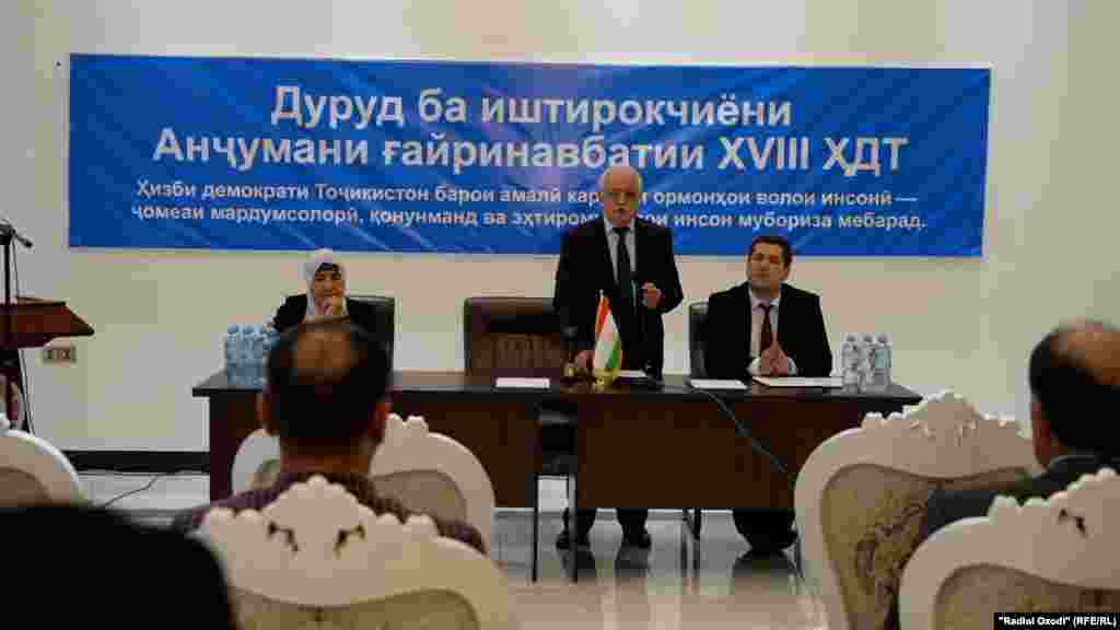 Зӯҳро Мирзоева - муовин, Аҳмадшоҳ Комилзода - муовини якум ва Шаҳбози Аброр раиси&nbsp;ҳизби демократии Тоҷикистон&nbsp; &nbsp;