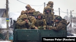 Українські авояки вирушають на передову на сході України. Грудень 2023 року (фото ілюстраційне)