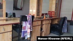 سلمانی ها در غور تعداد زیادی از مشتریان خود را از دست داده اند