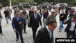 Тоолуу Карабактагы армян жамаатынын делегациясы Евлахка келген учур. 