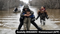 Оренбургдагы ташкын: сел миңдеген адамдарды көчүрдү