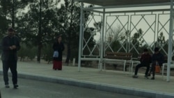 Diňle: Täze awtobuslar awtoparklarda könelýärkä, lebaplylaryň transport kynçylyklary ýitileşýär