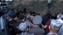 Ճանապարհը փակած 5 քաղաքացի ձերբակալված է, մեկ հոգի հոսպիտալացվել է 