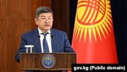 Акылбек Жапаров.