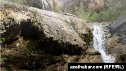 Горная река. Туркменистан  