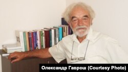 Найвідоміший руснацький журналіст Михайло Рамач у своєму кабінеті на Воєводинському телебаченні, 2009 рік