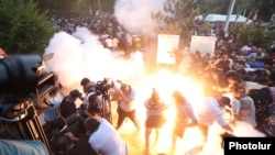 Ոստիկանությունը հատուկ միջոցներ է կիառում ցուցարարների նկատմամաբ, Բաղրամյան պողոտա, 12-ը հունիսի, 2024թ․