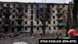 Russiýanyň Krywiý Rihe 13-nji iýunda uran raketa zarbasy bäş gatly ýaşaýyş jaýyna degende 12 adam öldi, 13 adam, şol sanda üç çaga ýaralandy.