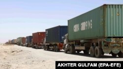 تصویر آرشیف: لاری های اموال تجارتی افغانستان که از طریق بندر کراچی وارد افغانستان می شد