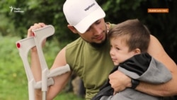 «Буду «напівроботом» для сина»: як українські військові з ампутаціями проходять реабілітацію в Карпатах