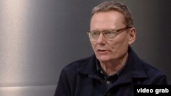 Жеймс Алан Робинсон.