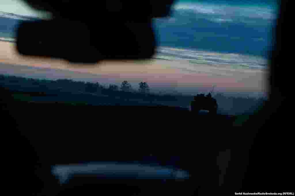 Фотокорреспондент Азаттыка побывал на передовой в Донецкой области до голосования в Палате представителей США по пакету военной помощи Украине на сумму 61 миллиард долларов. Голосование, которое откладывалось месяцами, наконец состоялось. Демократы в Сенате обещают быстро одобрить проект, чтобы он поступил на подпись президенту Джо Байдену.