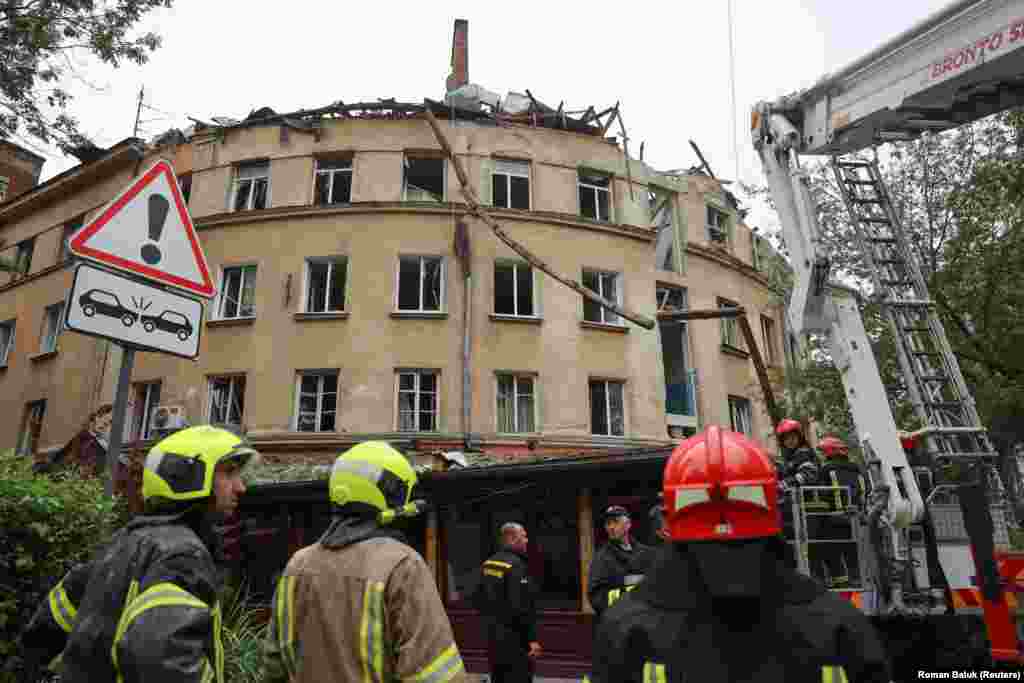 Зруйнований житловий будинок внаслідок російської ракетної атаки. Львів, 6 липня 2023 року. Унаслідок удару постраждав історичний район &ndash; буферна зона об&rsquo;єкта Всесвітньої спадщини ЮНЕСКО &laquo;Львів &ndash; Ансамбль історичного центру&raquo;, повідомив міністр культури України Олександр Ткаченко