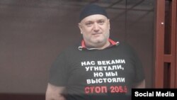 Крым татарларынын активисти Ансар Османов сотто. Сүрөт качан, кандай шартта тартылганы белгисиз.