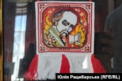 Мініатюра «Тарас Шевченко», копія роботи Ірини Сеник, створеної у 70-і роки ХХ століття в мордовському таборі