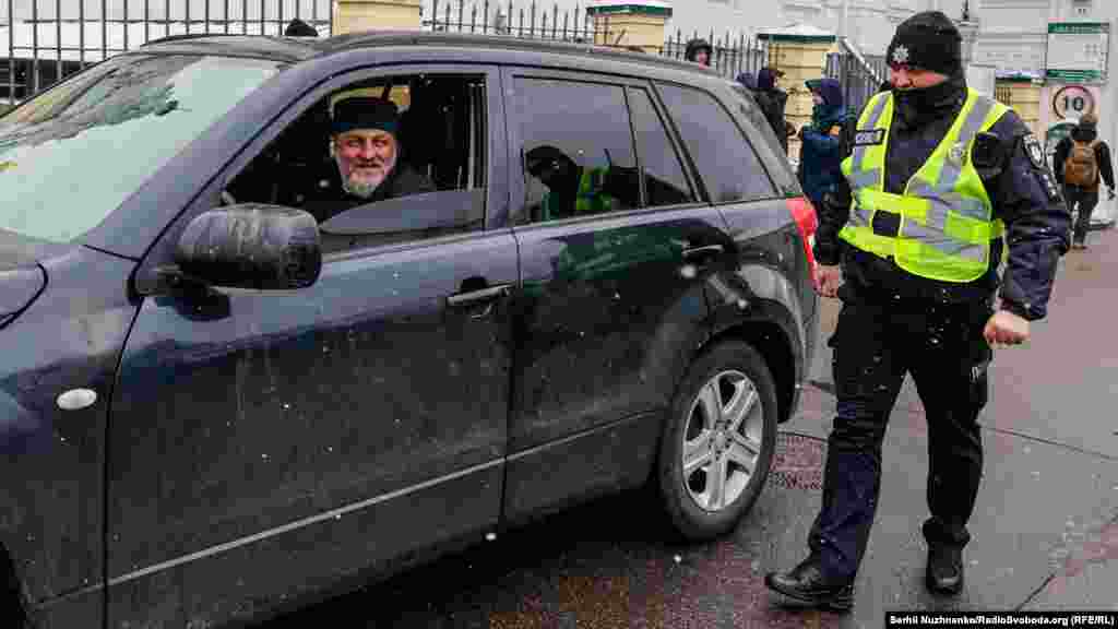 &laquo;Ніякого виселення ні 29-го, ні 30-го, ні 31-го, ні в інший час не може бути&raquo; &ndash; речник УПЦ (МП) Климент заявив, що їхні ченці не збираються виселятися із Києво-Печерської Лаври, бо на це &laquo;немає жодних юридичних підстав&raquo;