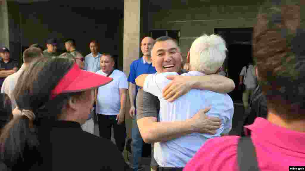 Кемпир-Абад иши үчүн айыпталган Равшан Жээнбеков.&nbsp;