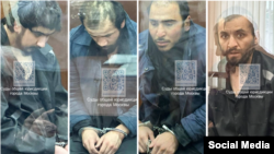 "Крокус Сити Холлдогу" кол салууга шектелип кармалган тажикстандык Далержон Мирзоев, Саидакрам Ражабализода, Шамсидин Фаридуни жана Мухаммадсобир Файзов сот залында, 16-май, 2024-жыл.
