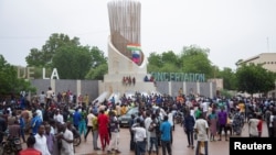 Нигердин борбор шаарында төңкөрүштү колдогондордун акциясы. 27-июль, 2023-жыл.