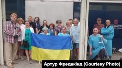 Артур Фредекінд з пораненими українськими бійцями, які лікуються в Німеччині