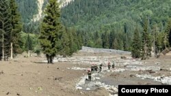 35 людей все ще не виходять на зв’язок у зоні стихії