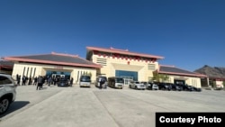 Эркечтам өткөрмө бекетинин Кытай тараптагы көрүнүшү. Иллюстрациялык сүрөт.