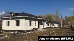 Капчыгай айылындагы көчөлөр кеңейтилип, ар бир үйгө суу куурлары тартылат. 31-март, 2023-жыл