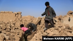 کودکان یک منطقه زلزله زده در ولایت هرات 
